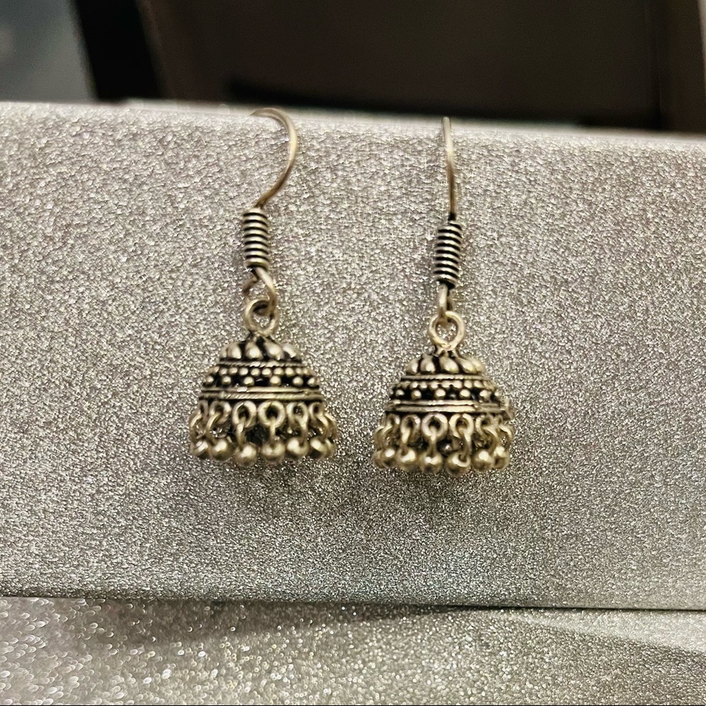 Small dome dangling earrings